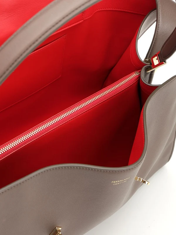 Hug M Leather Tote Bag - Image 4