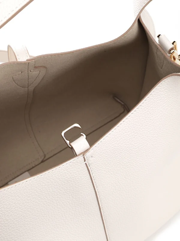 T Timeless Leather Shoulder Bag - Image 5