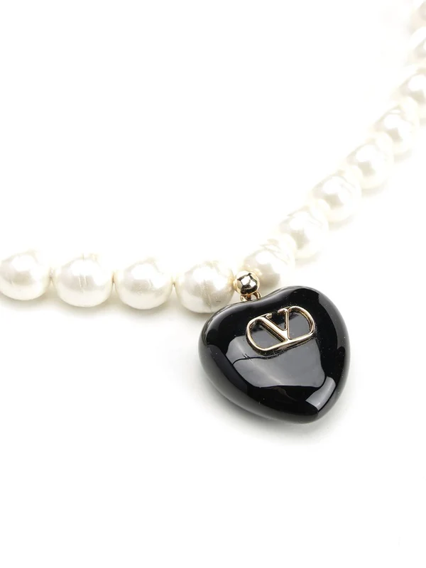 V Logo Pearl Heart Necklace - Image 2