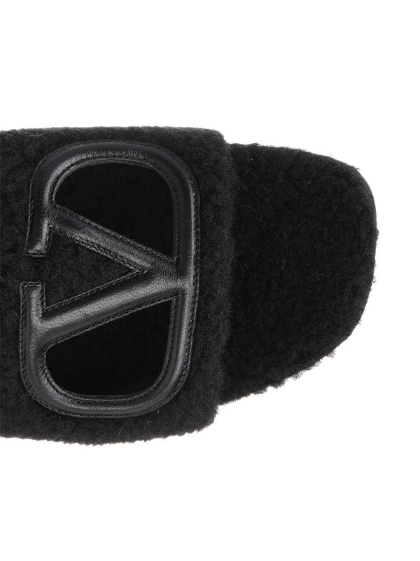 V Logo Furry Slides - Image 4