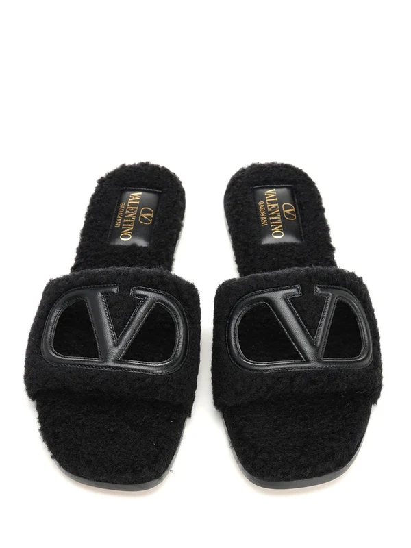 V Logo Furry Slides - Image 5