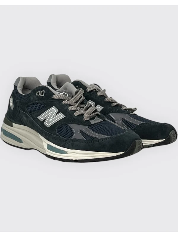 New Balance Navy Low Top Sneakers - Image 4