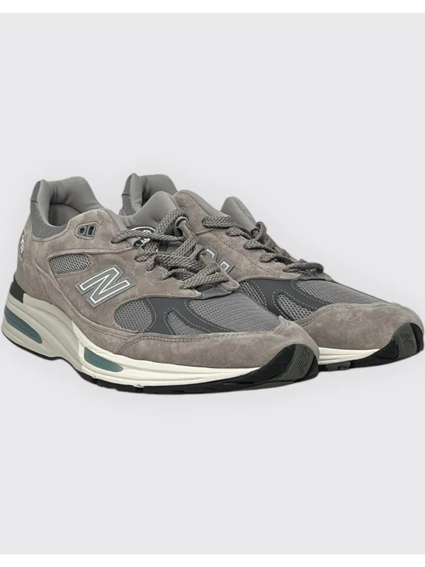 New Balance Grey Low Top Sneakers - Image 4
