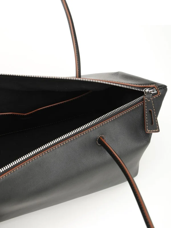 Max Mara Black Crossbody & Shoulder Bags - Image 4