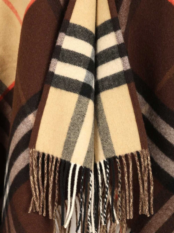 Burberry Beige Cape - Image 4